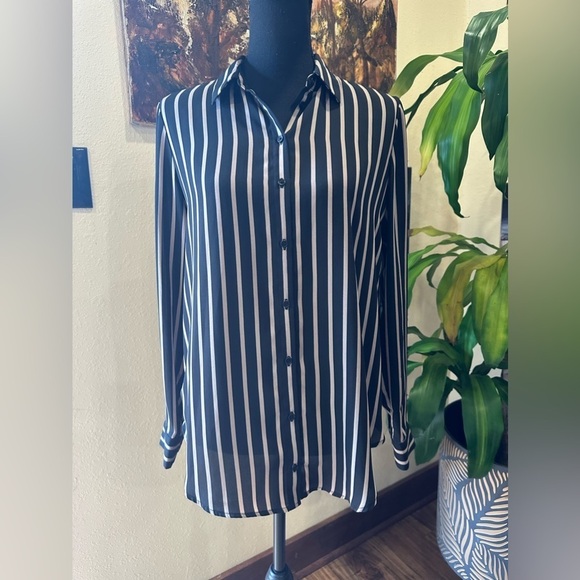 EUC FOREVER 21 beige and black stripe long sleeve button down shirt chiffon szS - Picture 1 of 8